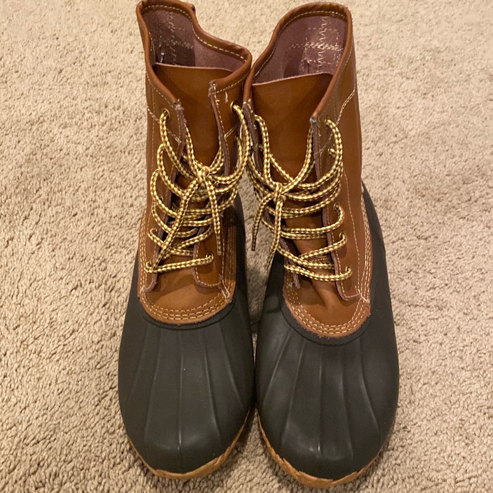 AE Womens Duck Boots